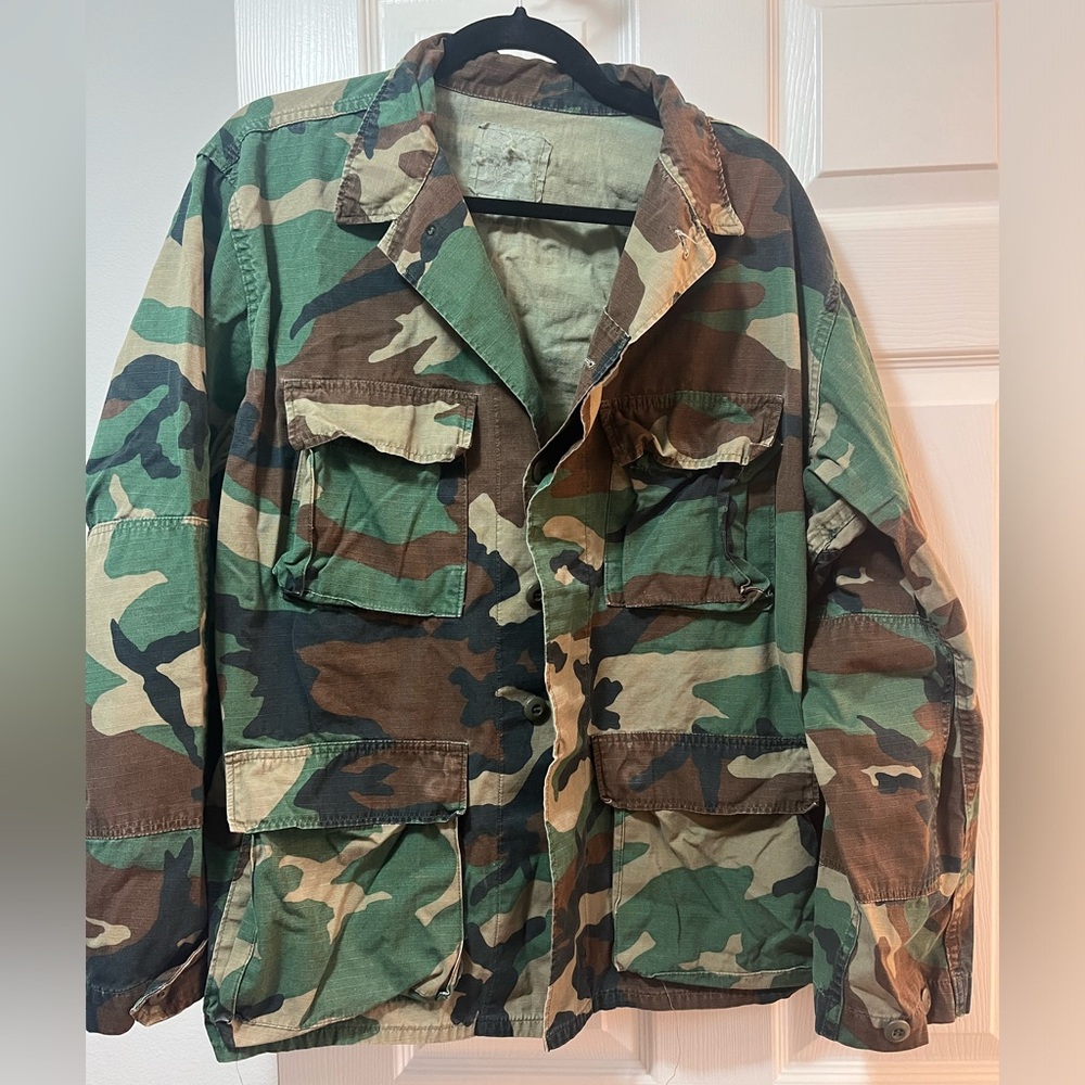 Oversized Camouflage jacket, four pockets in the front concealed buttons